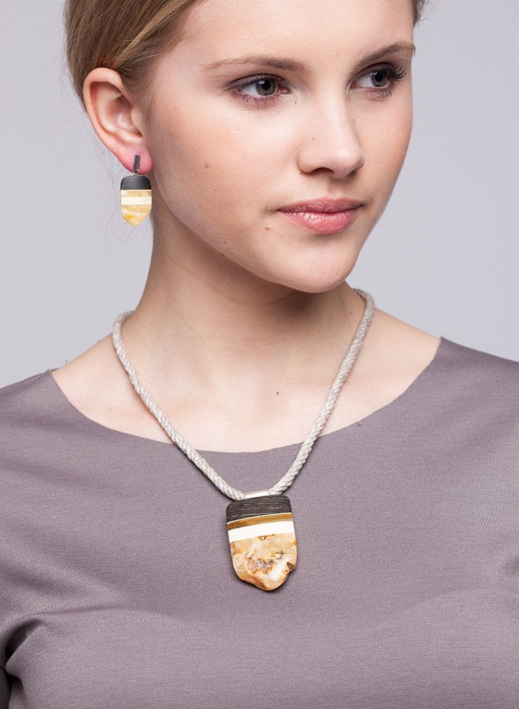 AMBER NECKLACE & EARRING SET - FOR A DECIDEDLY UNIQUE STYLE - Baltic Secret