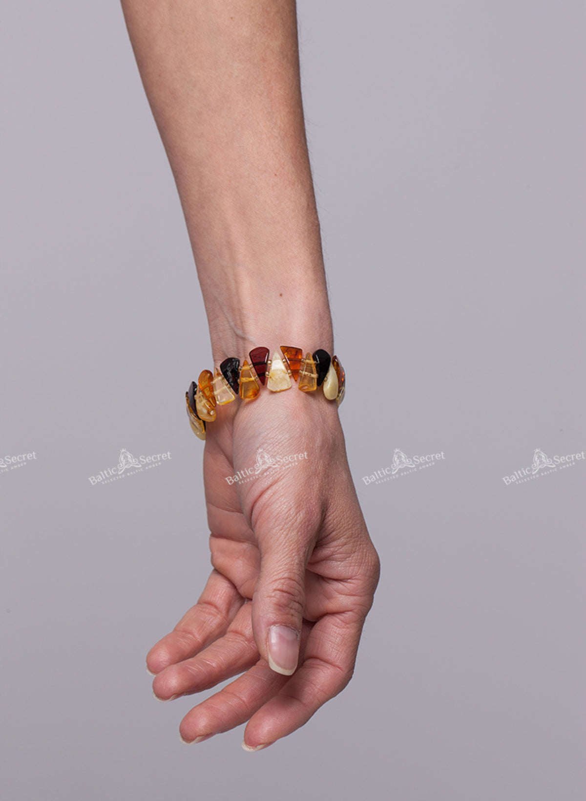 BALTIC AMBER BRACELET - FOR A DECIDEDLY UNIQUE STYLE
