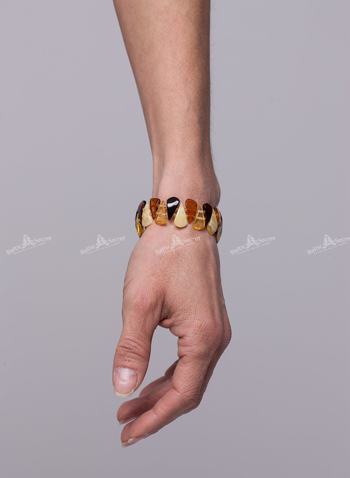 BALTIC AMBER BRACELET - FOR A DECIDEDLY UNIQUE STYLE
